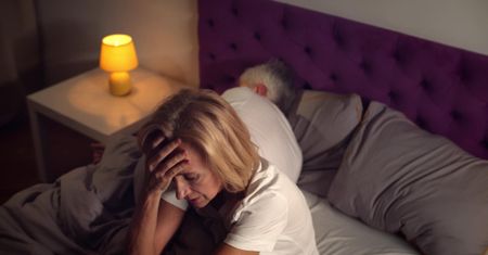 Zbadali sen seniorów. Liczy się nie tylko liczba godzin