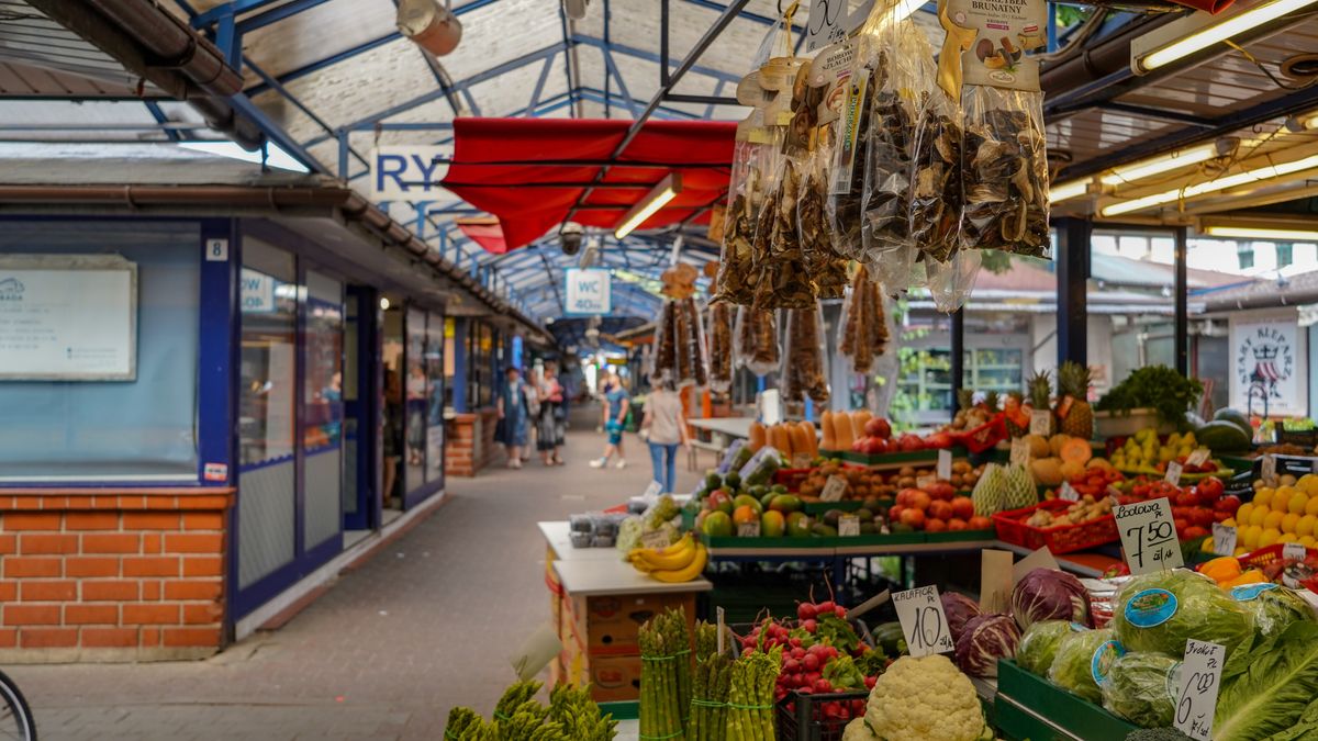 Lokalne targowiska obfitują w sezonowe produkty na wiosnę