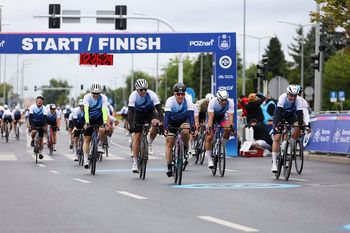 Ponad tysiąc kolarzy na trasie mimo deszczu. Wielkie emocje podczas PZU Gran Fondo Poznań