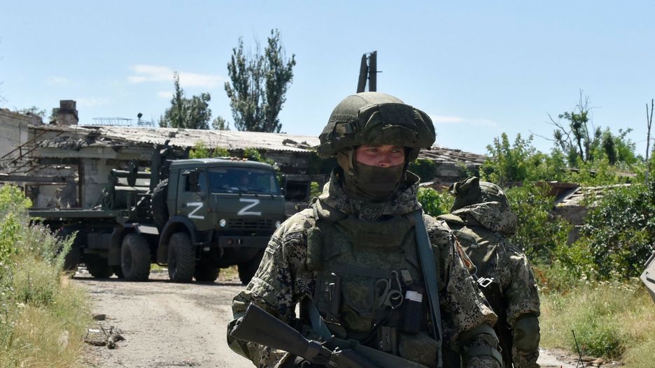 Wojna w Ukrainie - Mariupol pod rosyjsk? okupacj?
Russian demining team members work to clear an area in the city of Mariupol on July 13, 2022, amid the ongoing Russian military action in Ukraine. (Photo by Olga MALTSEVA / AFP)
OLGA MALTSEVA