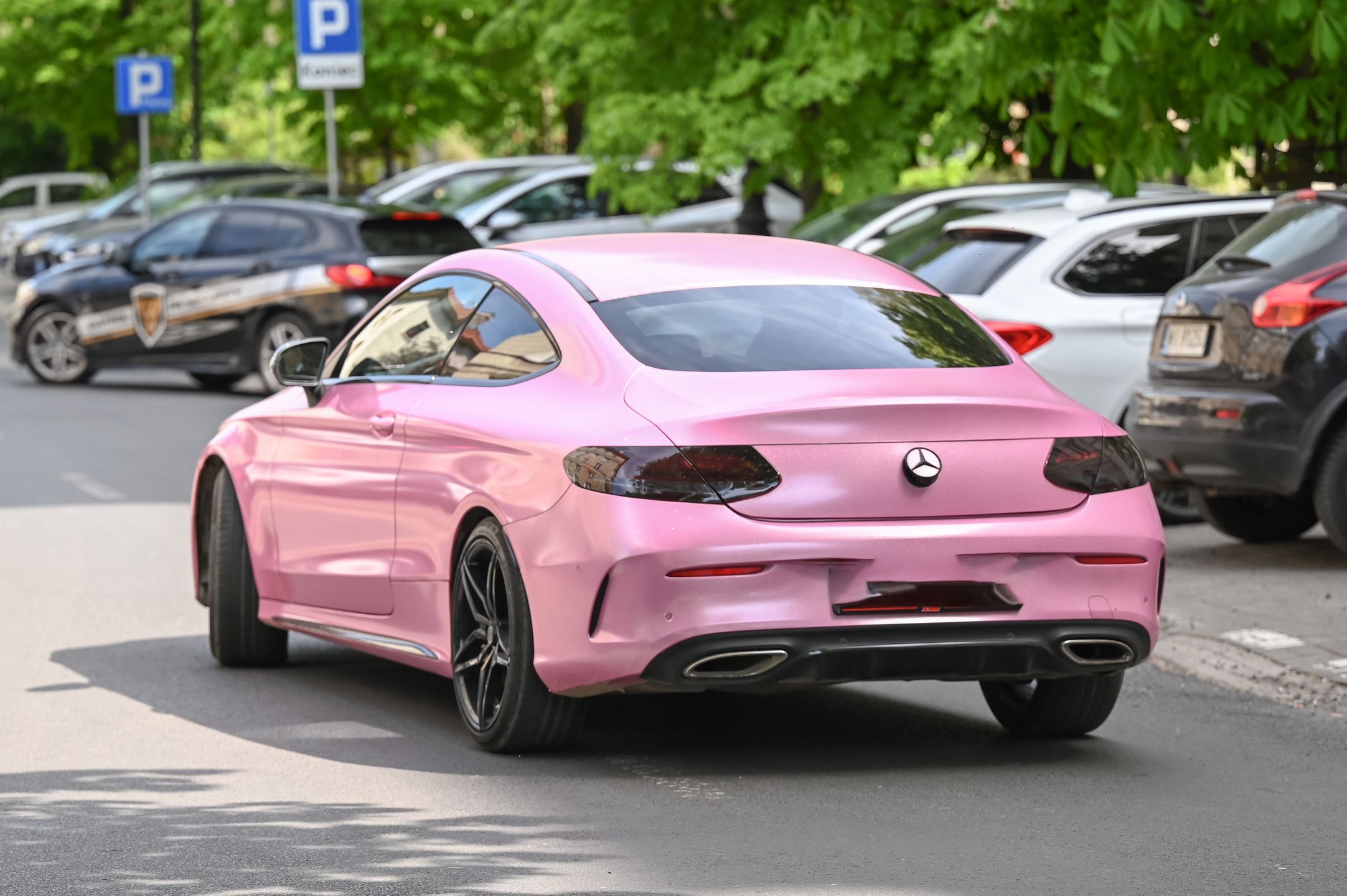 Marta Linkiewicz w różowym mercedesie
