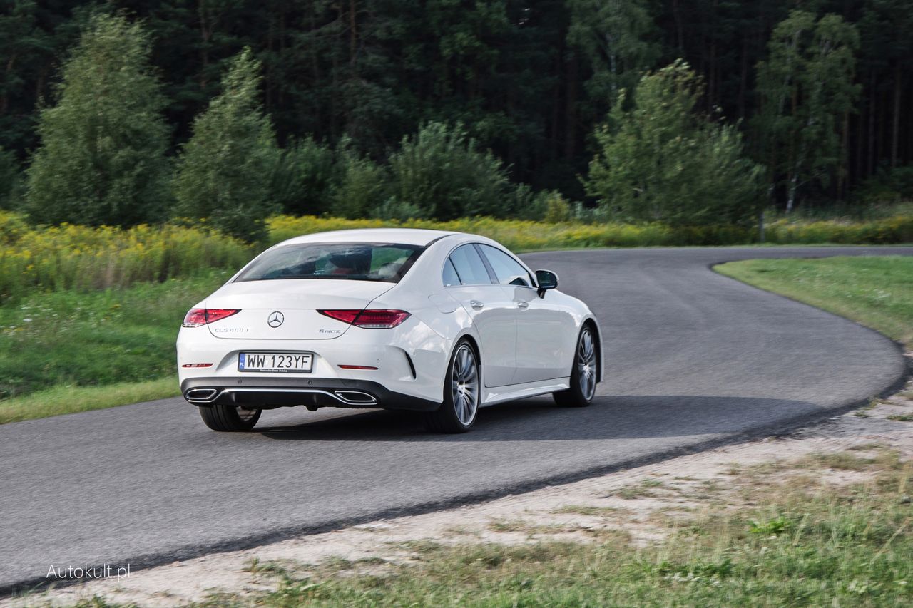 Podwozie CLS-a pozwala na niezłe harce po zakrętach. Auto jest ciężkie, ale nie przeszkadza to w sportowej jeździe.