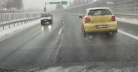 To nie fotomontaż! Dramatyczne nagranie z drogi S52