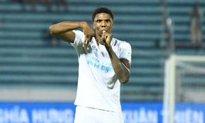 Mierzy 2,06 metra i gra w piłkę w Wietnamie. To musiało się tak skończyć