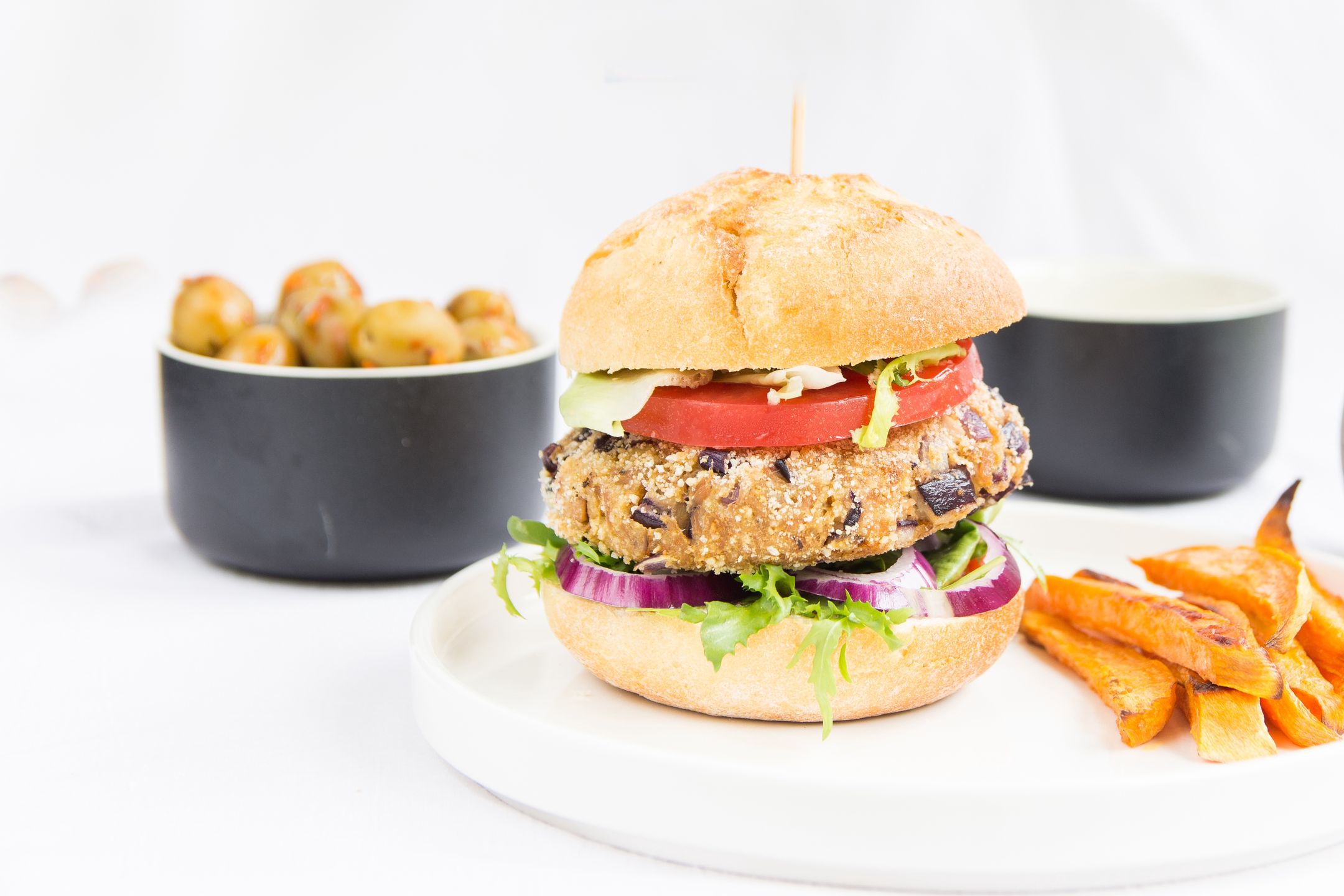 hamburger, burger, jedzenie, kanapka, ser, cheeseburger, bochenki, pomidor, post, lunch, izolowany, grilla, cebula, obiad, przepyszny, jarzyna, salada, fit, wege, batat, frytki, warzywa