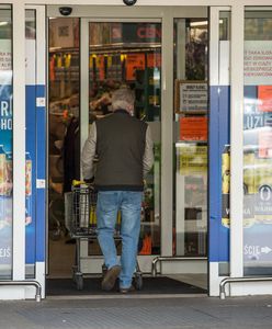 Lidl i Biedronka zamkną się w sylwestra szybciej. Oto godziny otwarcia