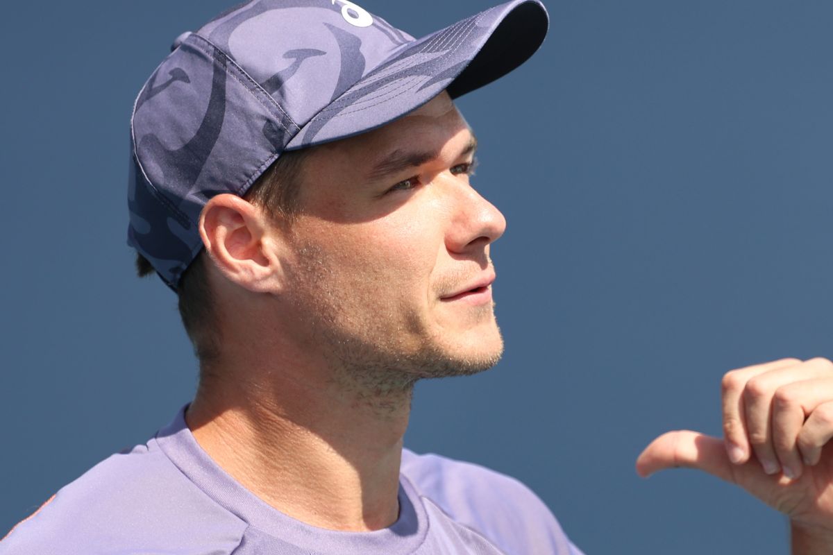 Jest jedynym polskim tenisistą w Wimbledonie. Majchrzak sprawił niespodziankę