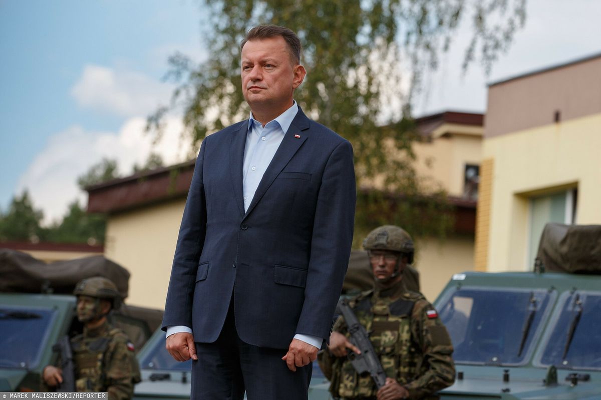 To minister obrony narodowej Mariusz Błaszczak podejmuje decyzje o zwolnieniu żołnierzy ze służby