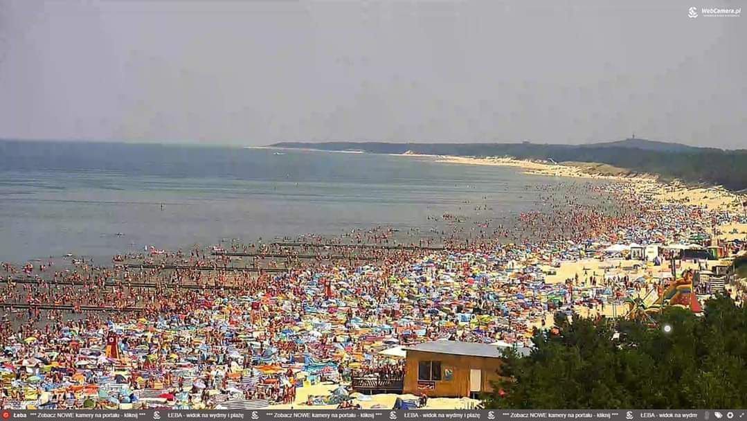 "Chiny? Nie, to Łeba". Tłumy nad polskim morzem