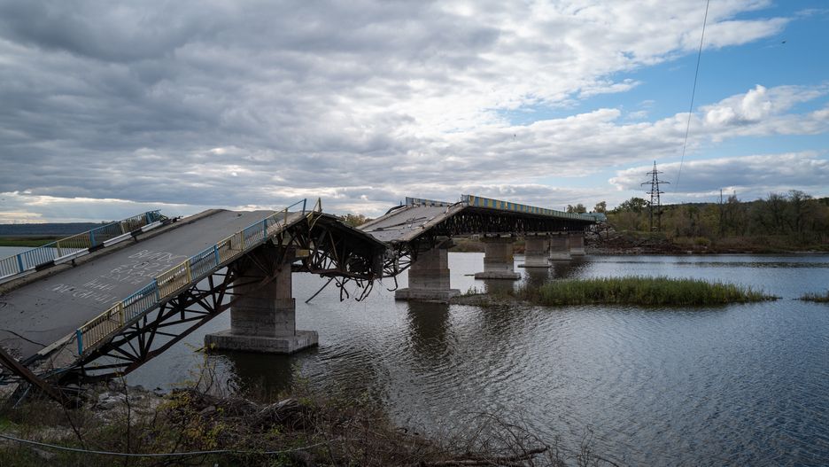 W miejscowości Swatowe Rosjanie dokonali już zniszczeń w październiku. Teraz armia Putina planować ma wysadzenie tamy w tej okolicy, by spowolnić ukraiński kontratak 