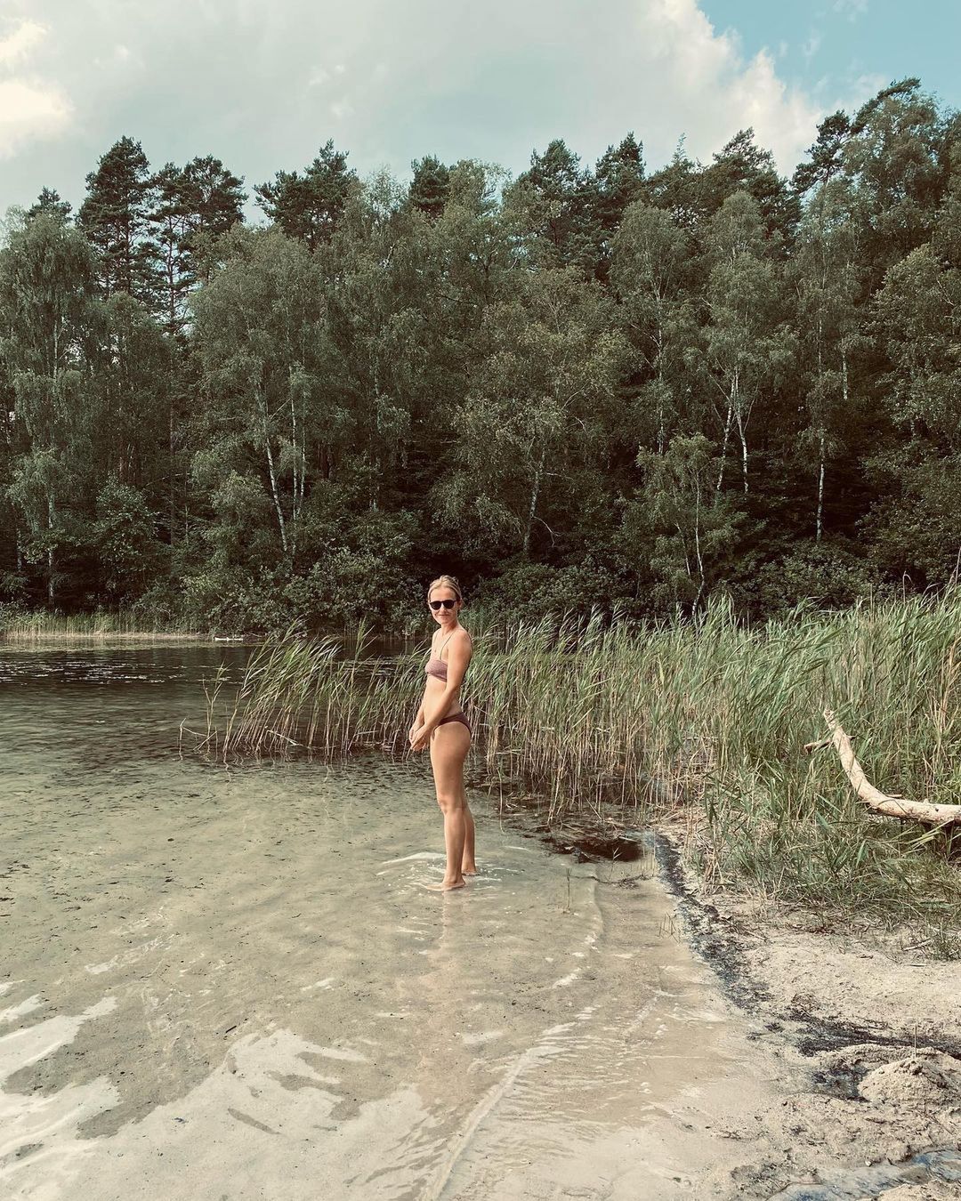 Olga Frycz chwali się wakacjami na Kaszubach. Pokazała formę w bikini