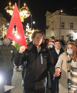 Siostrzeniec premiera protestował w Warszawie. "Liczę na weto Dudy"