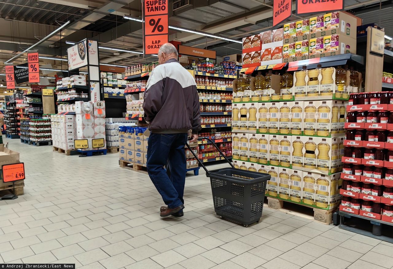 Coraz mniej klientów w hipermarketach. Mówią o powodach
