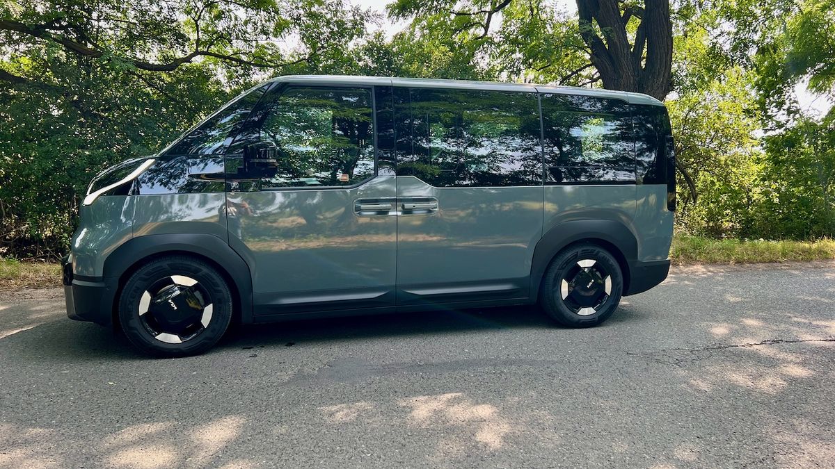 Kia PV5 to elektryczny van – w wersji osobowej albo towarowej