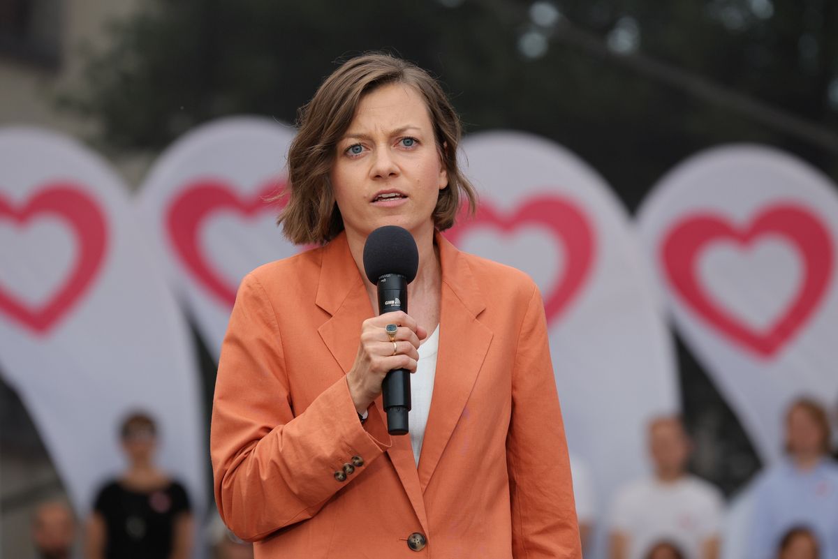 Zuzanna Rudzińska-Bluszcz podczas wiecu Donalda Tuska 4 czerwca mówiła o patologiach Funduszu Sprawiedliwości