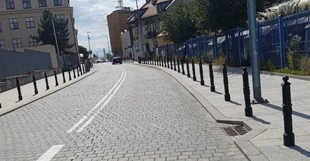 Źle pomalowali pasy na jezdni. Okoliczni przedsiębiorcy wszczęli alarm