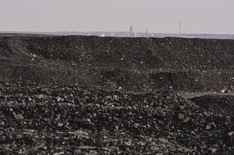 Polacy robią zapasy węgla. JSW planuje sprzedaż na dwie zmiany. "Chcemy pomóc"