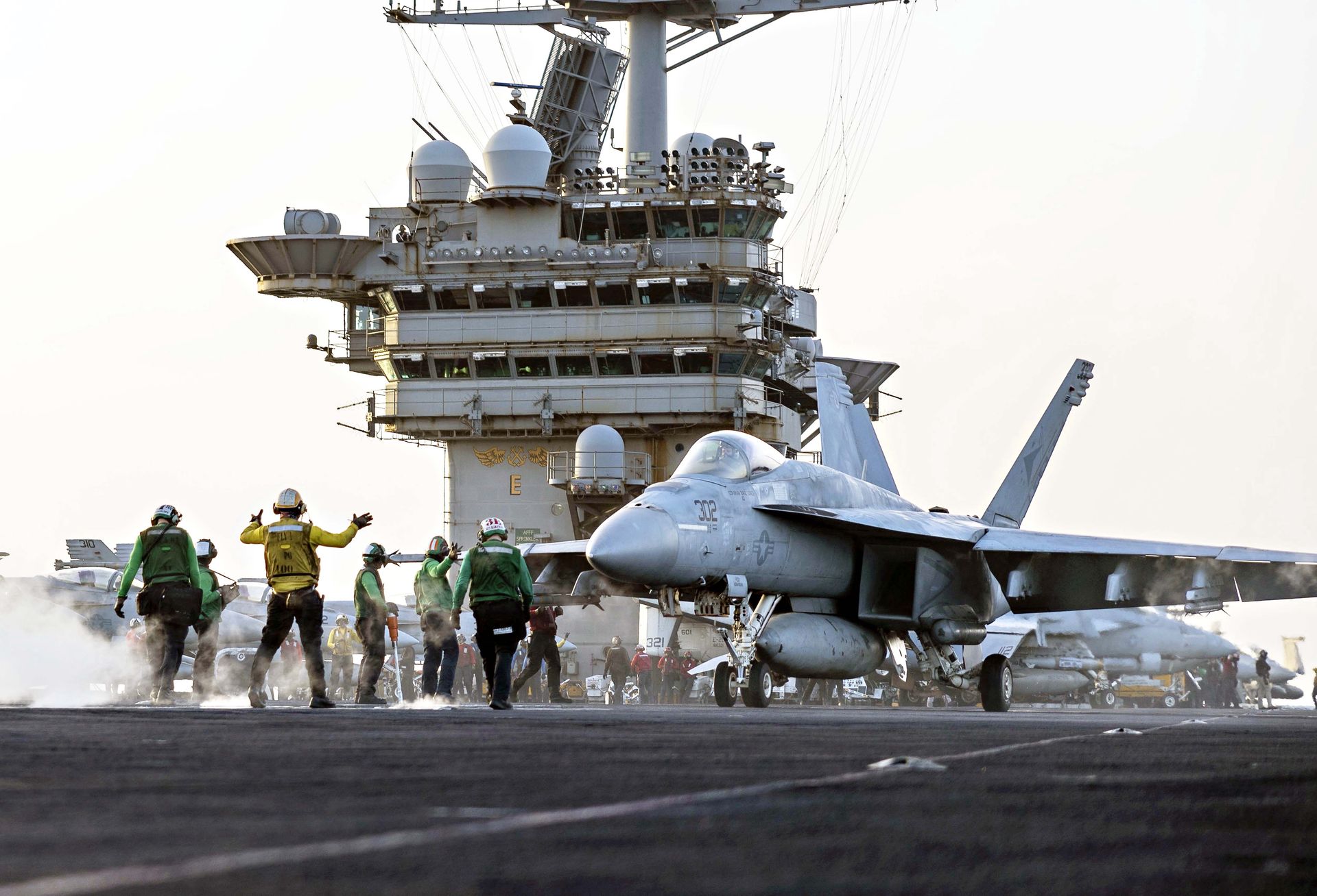 wiadomości,aktualności,WP Wiadomości Wystartowały z USS Nimitz. Katastrofa śmigłowca i F-18