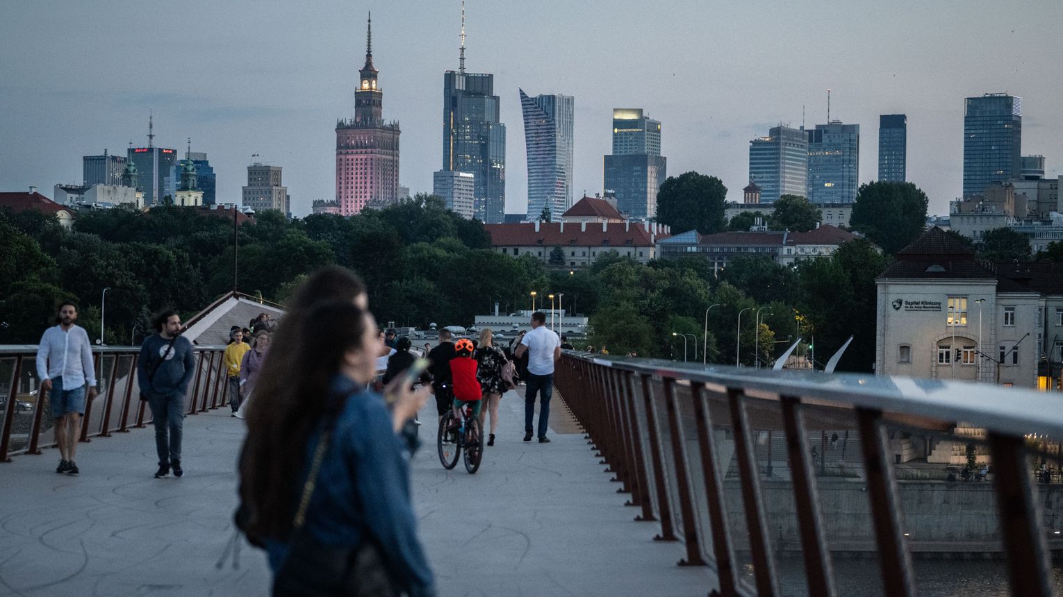Minął rok od otwarcia kładki na Wiśle. Czy Warszawa zbuduje kolejną pieszo-rowerową przeprawę?
