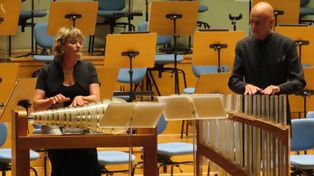 Dźwięki, których źródłem są drgania szkła. W Filharmonii Zielonogórskiej wysłuchaliśmy unikalnego koncertu Wiener Glasharmonika Duo
