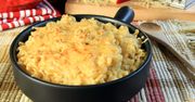Genialne połączenie sera i makaronu. Prosty przepis na pyszną zapiekankę