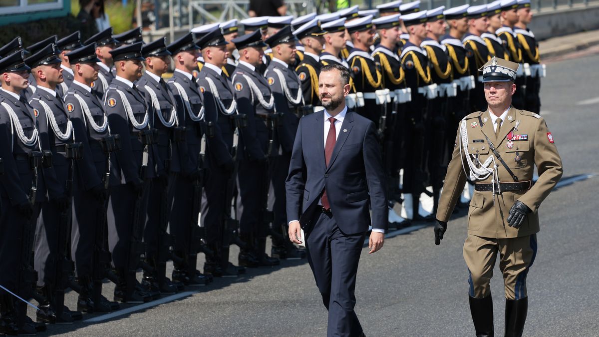 W�adys�aw Kosiniak-Kamysz, Damian Matysiak
Rafa� Guz
defilada, defilady, pojazd wojskowy, pojazdy wojskowe, pokaz, si�y zbrojne, sprz�t wojskowy, sprz�tu wojskowego, wis�ostrada, wojsko