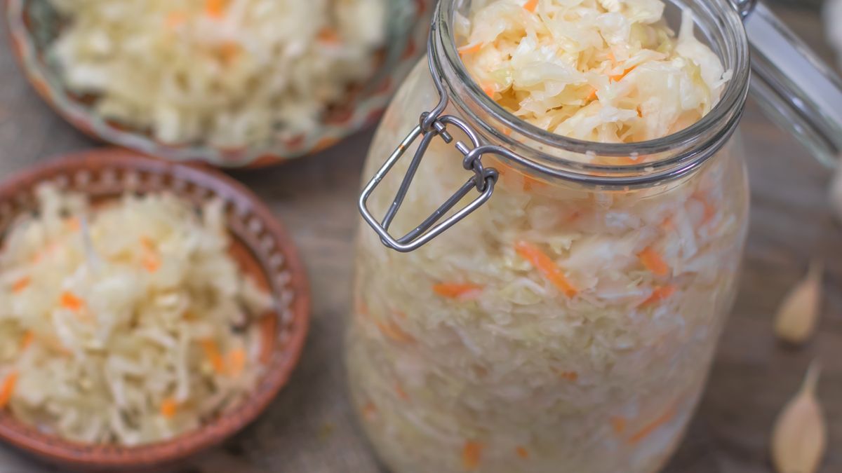 Kapusta kiszona w słoikach na zimę