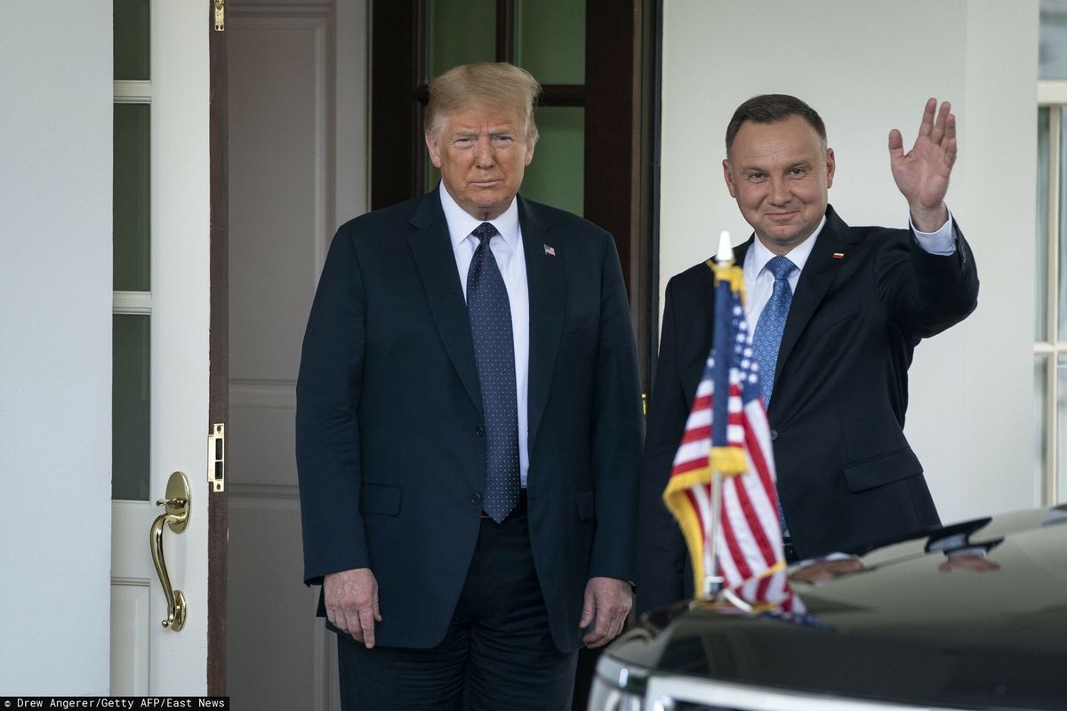 Prezydenci Andrzej Duda i Donald Trump spotkali się w czerwcu 2020 roku. W ten sposób prezydent USA poniekąd udzielił poparcia Dudzie w trwającej wówczas w Polsce kampanii prezydenckiej