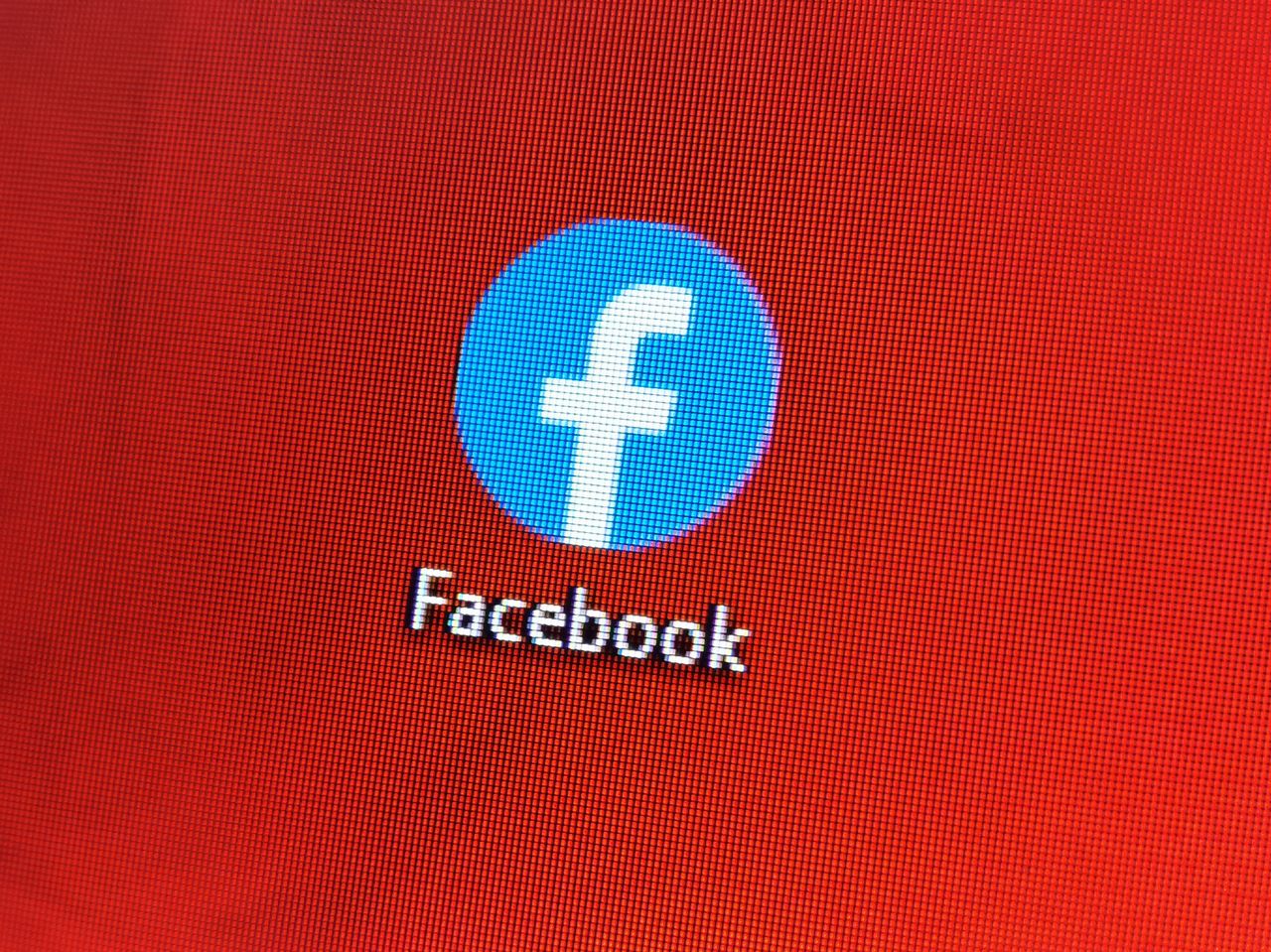 Pracownicy Facebooka stalkowali kobiety? Firma zwolniła 52 osoby