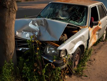 27-letni kierowca nie przeżył uderzenia Audi w drzewo w gm. Darłowo