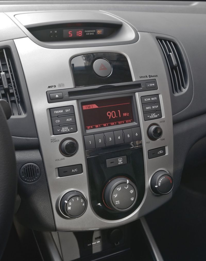 2010-Kia-Forte-Koup-53