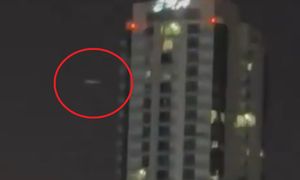 Nagranie z Bahrajnu. Irański dron trafił w wieżowiec