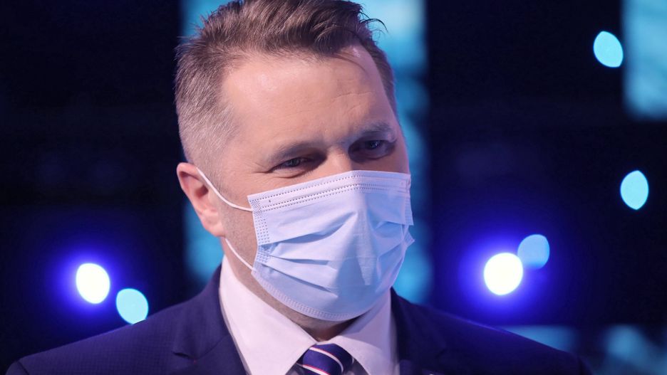 Szczepienia poza kolejką. Przemysław Czarnek o ratowaniu życia najbardziej narażonych