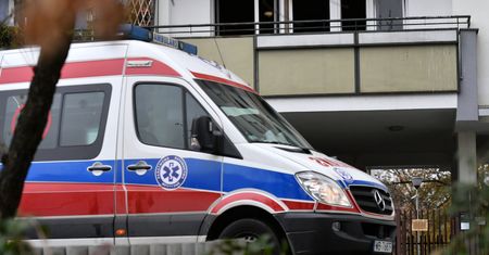 Związała prześcieradła i próbowała wyjść z mieszkania. Wezwano służby