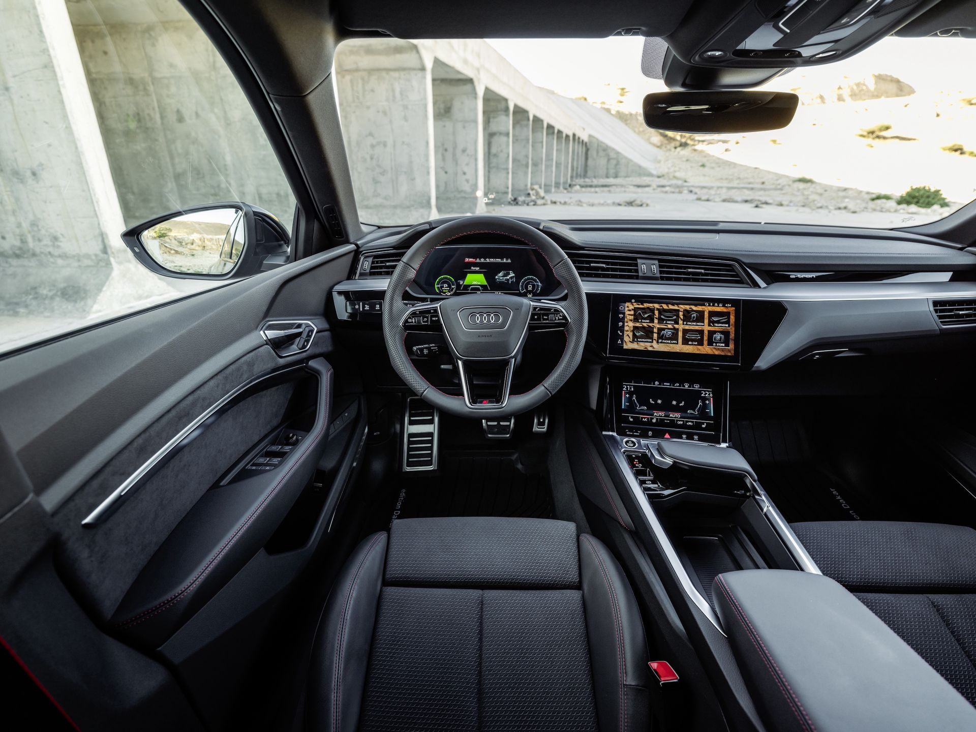 Audi Q8 e-tron edition Dakar