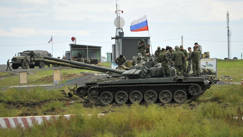 ?wiczenia zmobilizowanych Rosjan w Rostowie
Recruits listen to an instructor standing atop of a tank during a military training at a firing range in the Rostov-on-Don region in southern Russia, Tuesday, Oct. 4, 2022. Russian Defense Minister Sergei Shoigu said that the military has recruited over 200,000 reservists as part of a partial mobilization launched two weeks ago. (AP Photo)