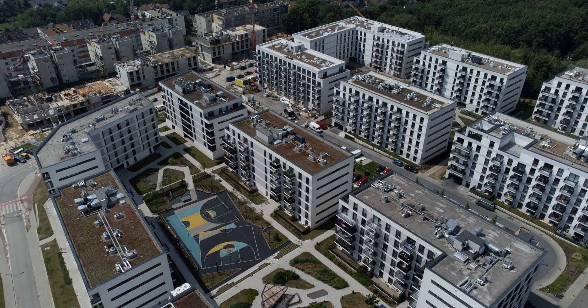 Najnowsze dane z rynku nieruchomości pokazują, że deweloperzy zachowują ostrożność, nie planując zmian cen mieszkań w najbliższym okresie
