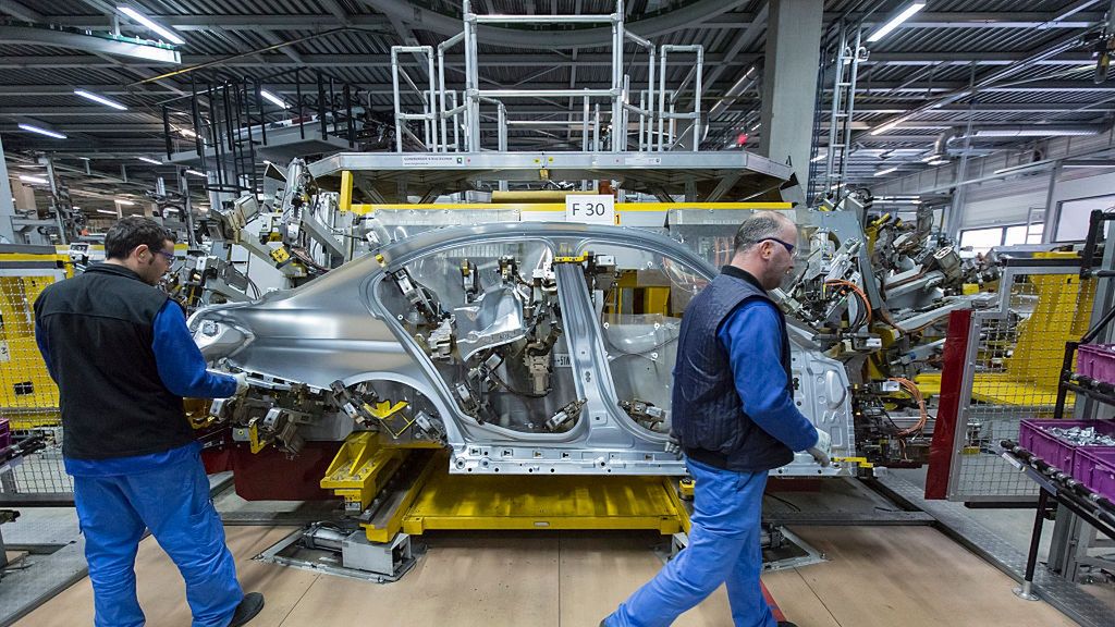 Production Of The BMW 3 Series In Munich
Workers mount sections to the side frame of a BMW 3 series automobile as it moves along the production line at the Bayerische Motoren Werke AG's (BMW) plant in Munich, Germany, on Friday, March 13, 2015. European car sales rose at the fastest rate in 11 months as a strengthening economy, lower fuel prices and dealer discounts encouraged purchases of vehicles made by the likes of Volkswagen AG and BMW AG. Photographer: Martin Leissl/Bloomberg via Getty Images
Bloomberg
EMEA; EUROPE, AUTO; AUTOS; CAR; CARS; VEHICLE, MANUFACTURE; MANUFACTURING, HIRE; HIRING; EMPLOYMENT, ECONOMY; ECONOMIC; SPENDING, BANK; BANKS; BANKER; BANKING; M