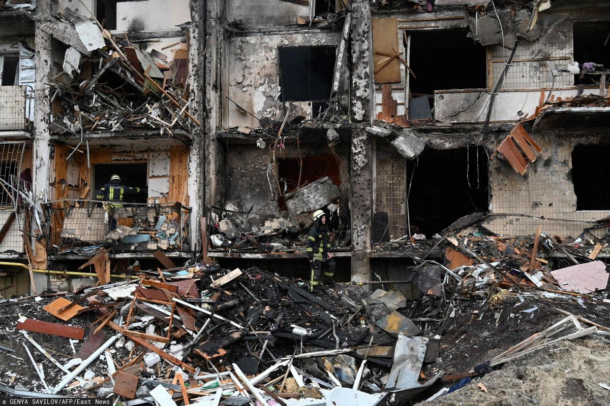 Tragiczna noc w Ukrainie. Zmasowane bombardowania, pożar w Mikołajowie, brak wody, prądu i żywności w Irpieniu i Buczy 