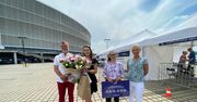 Koronawirus. 100 tys. szczepień na Stadionie Wrocław. Nietypowy prezent dla pani Magdy