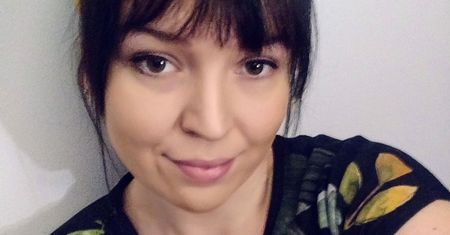"Wkurzona żona" o przemocy ekonomicznej. "Ojciec nie dał nastolatce na podpaski, powiedział, aby wzięła od matki watę"