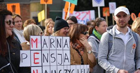 Podwyżki dla nauczycieli. Szykuje się "radykalna" walka o pieniądze