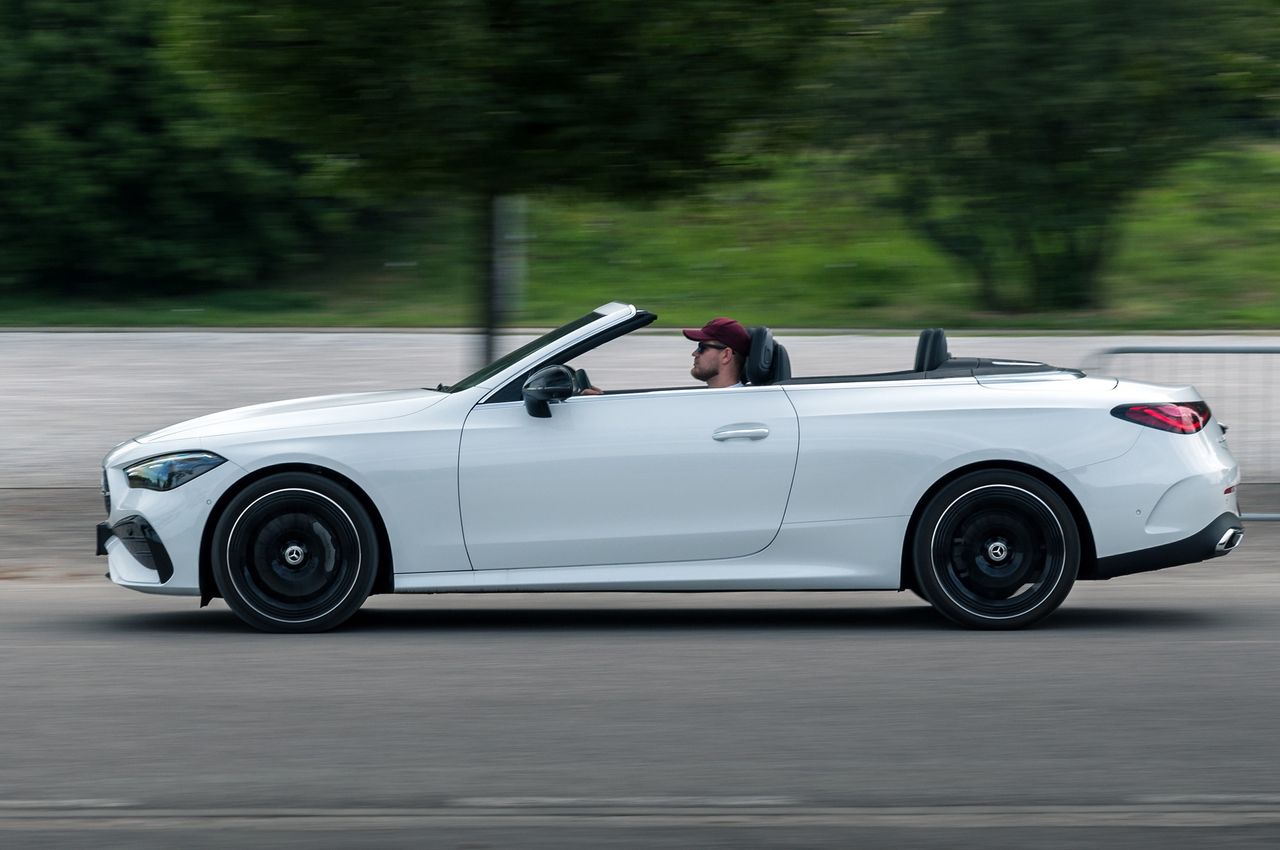 BMW Serii 4 Convertible vs. Mercedes-Benz CLE Cabriolet