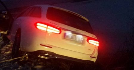 Cofając zjechał na pobocze. Omal nie stoczyli się autem do Wisły