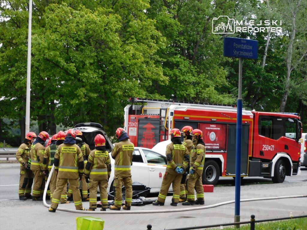 Fot. Miejski Reporter. Samozapłon baterii trakcyjnej w aucie hybrydowym