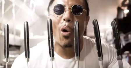 Salt Bae rozwścieczył internautów. "Jak to się niby je?"