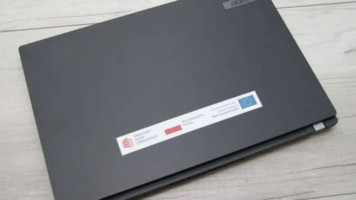 Rodzice sprzedają laptopy od rządu? 