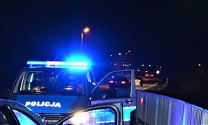 15-latek w stanie krytycznym. Leżał na poboczu. Policja ogłasza