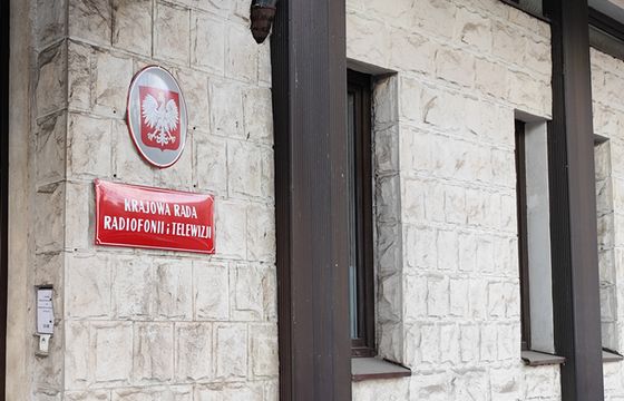 12 spółek mediów publicznych skarży wymóg KRRiT do sądu