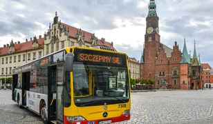 Wrocław. Mobilny Punkt Szczepień krąży po mieście. Gdzie w najbliższym czasie stanie SZCZEPCIObus?